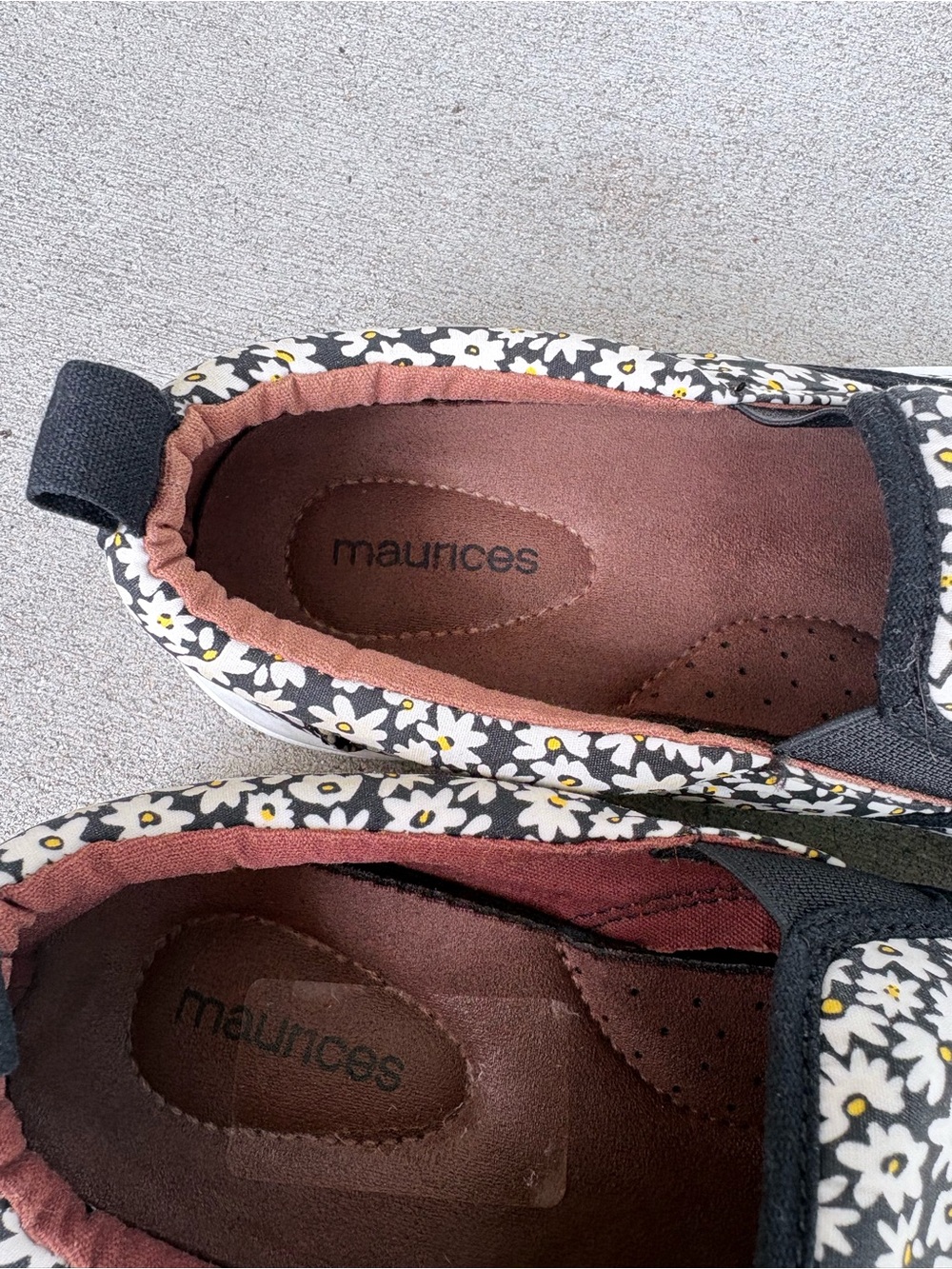 Maurices SuperCush Kate Black & White Daisy Slip-On Sneakers Size 9 - Picture 3 of 9